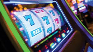 phsky casino slots catalogue showing video slots and live casino games on mobile